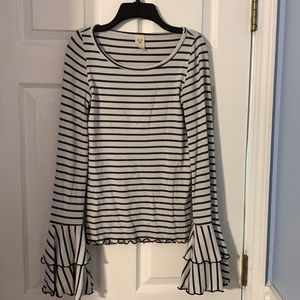 Like new! Free people shirt with statement sleeves